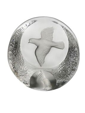 Mats Jonasson Signed 9184 3" Swedish Lead Crystal Bird Carved Paperweight
